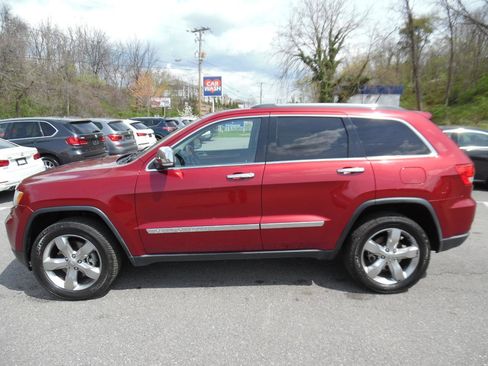Used 2013 Jeep Grand Cherokee Overland image 2