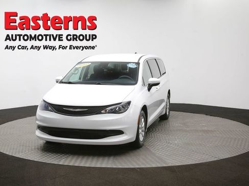 Used 2023 Chrysler Voyager LX image 53