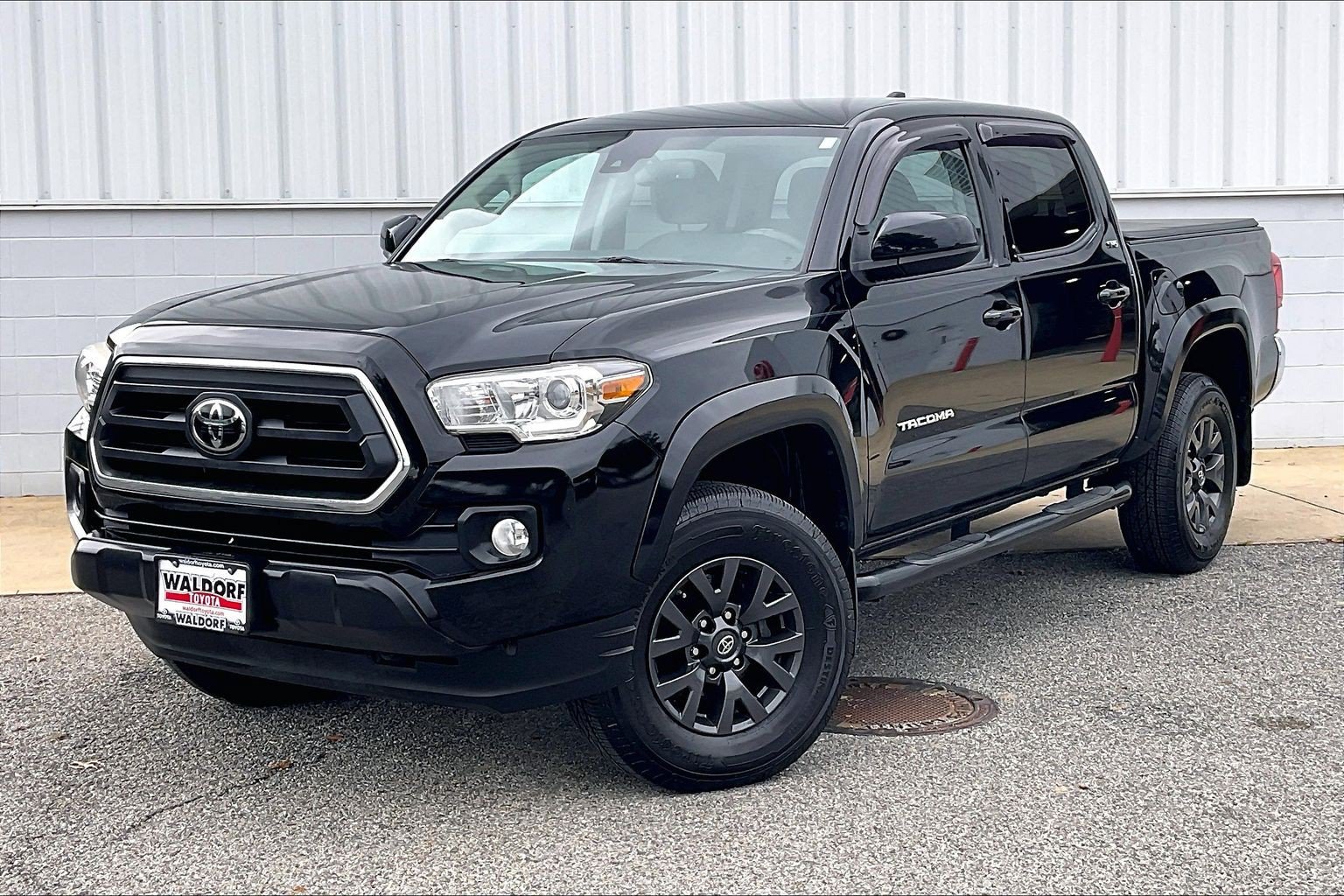 Used 2020 Toyota Tacoma SR5 AWD/4WD image 2