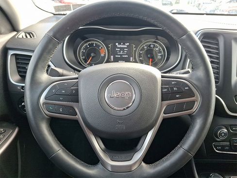 Used 2019 Jeep Cherokee Latitude Plus w/ Cold Weather Group image 18