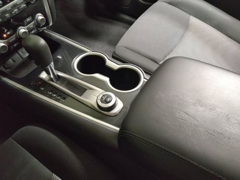 Used 2020 Nissan Pathfinder S image 26