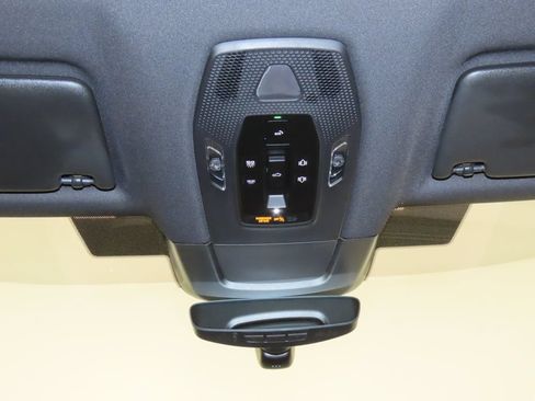 Certified 2025 Porsche Macan 4 Electric AWD/4WD image 31