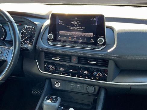 Used 2023 Nissan Rogue SV w/ SV Premium B Package image 7