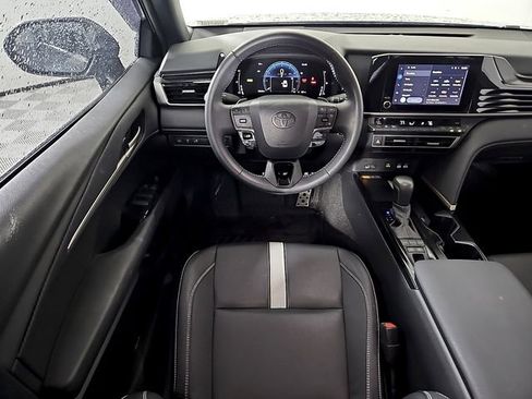 Used 2025 Toyota Camry SE FWD image 11