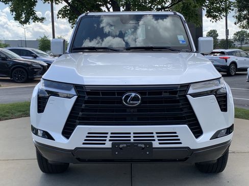 Used 2026 Lexus GX 550 w/ Cold Area Package AWD/4WD image 3
