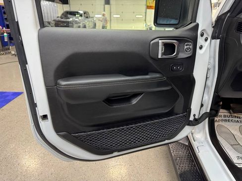 Used 2022 Jeep Wrangler Unlimited Sahara w/ Cold Weather Group AWD/4WD image 12