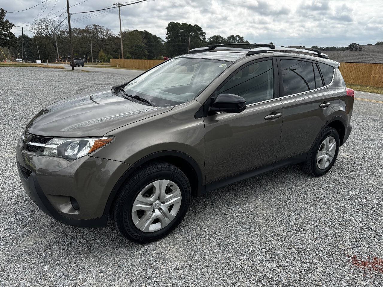 Used 2014 Toyota RAV4 LE AWD/4WD image 3