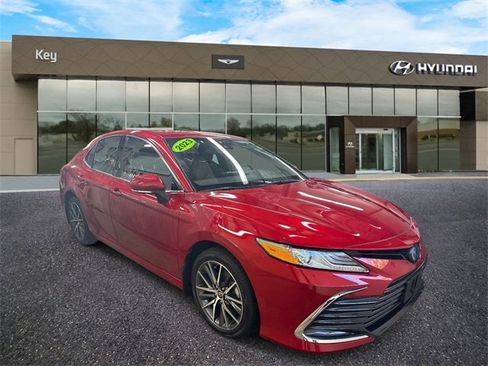 Used 2023 Toyota Camry XLE image 4