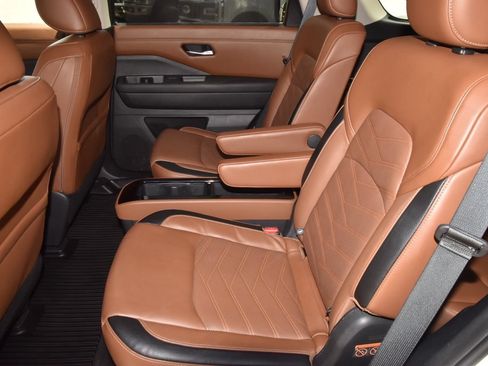 Used 2024 Nissan Pathfinder Platinum FWD image 14