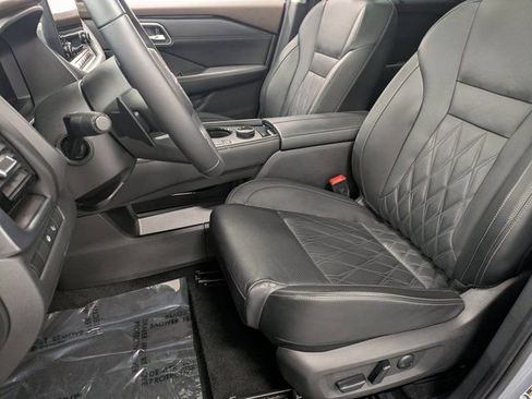 Used 2023 Nissan Rogue Platinum w/ Platinum Premium Package image 9