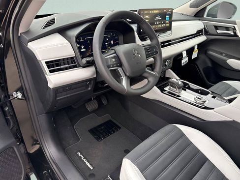 Used 2025 Mitsubishi Outlander SE AWD/4WD image 21