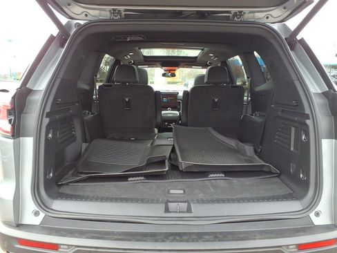 Used 2024 GMC Acadia AT4 w/ Luxury Package AWD/4WD image 8