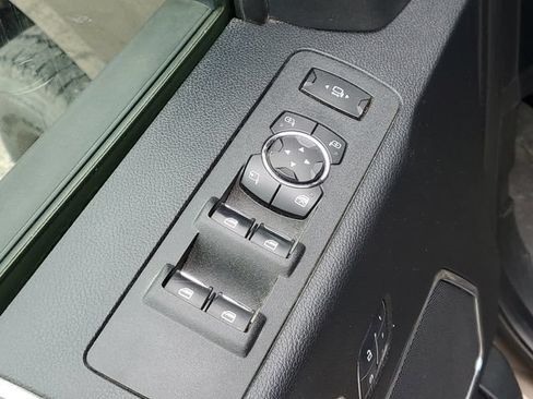 Used 2017 Ford F250 Lariat w/ Lariat Value Package AWD/4WD image 10