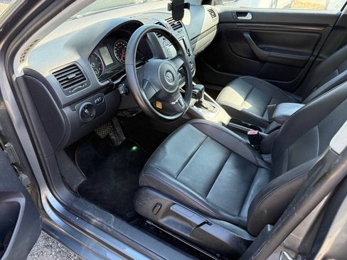 Used 2010 Volkswagen Jetta SE FWD image 16