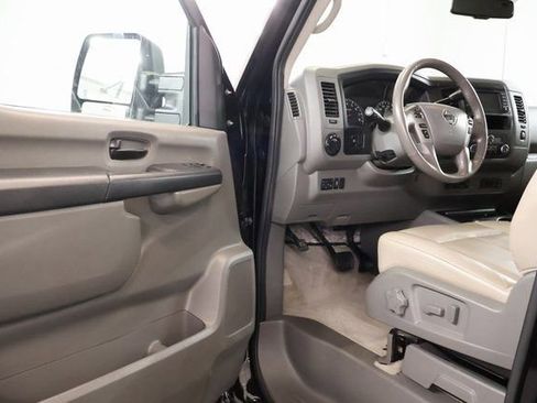 Used 2017 Nissan NV 3500 SL image 8