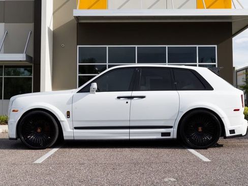 Used 2023 Rolls-Royce Cullinan w/ Cullinan Package image 5