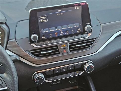 Used 2024 Nissan Altima 2.5 SV image 13