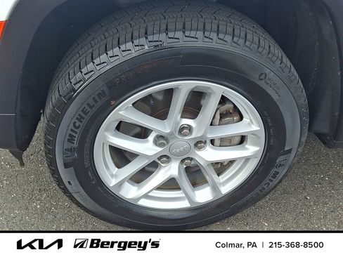 Used 2023 Jeep Grand Cherokee L Laredo AWD/4WD image 10