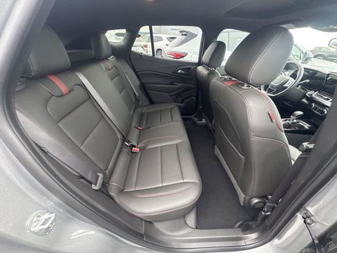 Used 2025 Chevrolet Trax RS w/ Sunroof Package FWD image 12