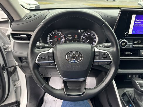 Used 2023 Toyota Highlander LE image 16