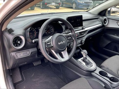 Used 2024 Kia Forte LXS w/ LXS Technology Package FWD image 13