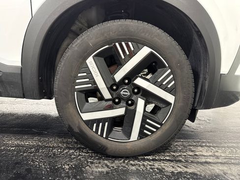 Used 2025 Nissan Kicks SV FWD image 9