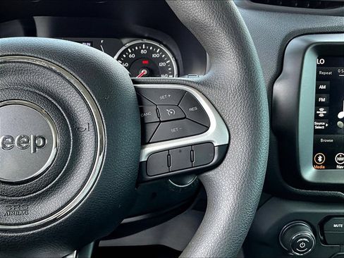 Used 2023 Jeep Renegade Latitude AWD/4WD image 11