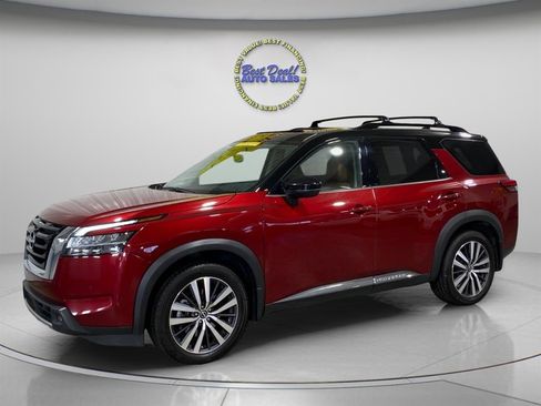 Used 2022 Nissan Pathfinder Platinum w/ Cargo Package AWD/4WD image 2