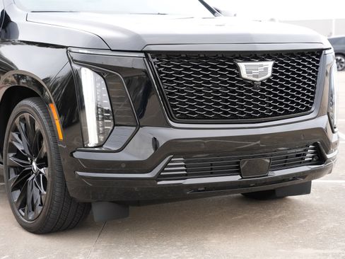 Certified 2025 Cadillac Escalade ESV Sport Platinum w/ LPO, ONYX Package image 30