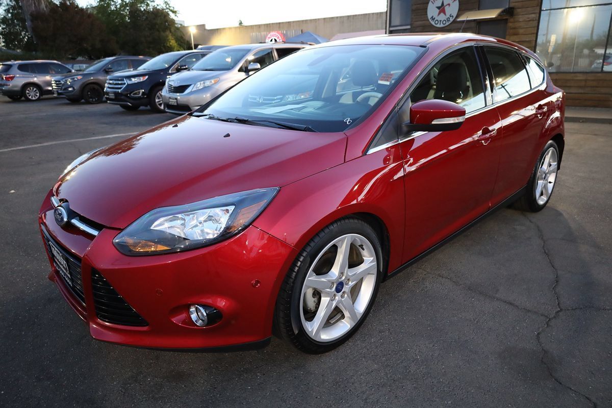 Used 2012 Ford Focus Titanium FWD image 2