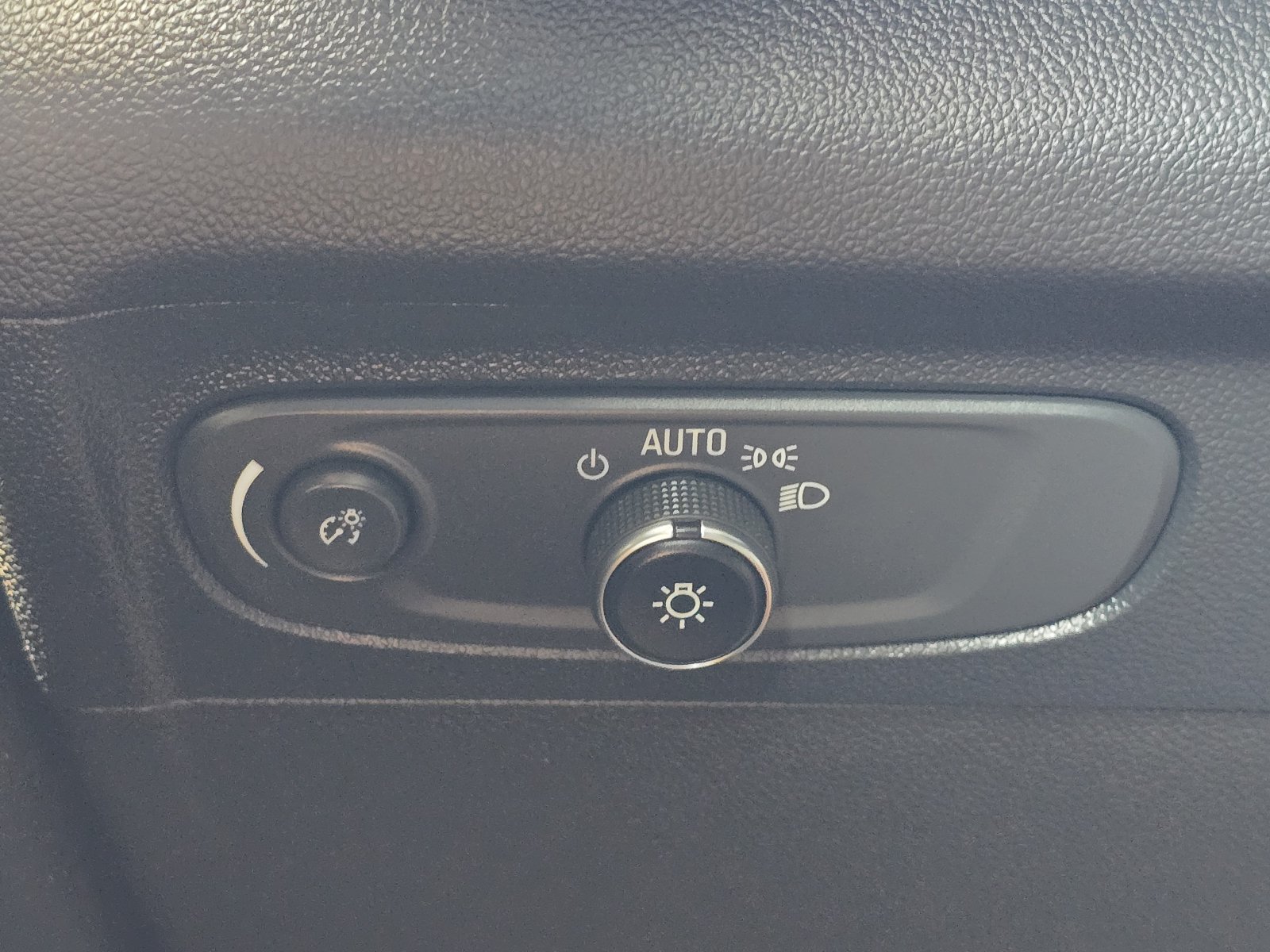Used 2022 Buick Envision Preferred FWD image 23