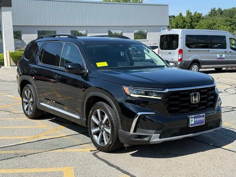 Used 2023 Honda Pilot Touring image 8