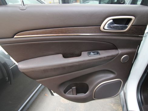 Used 2014 Jeep Grand Cherokee Summit image 27