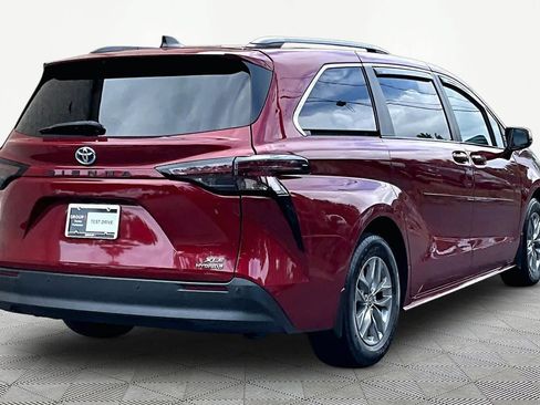 Used 2024 Toyota Sienna XLE FWD image 13