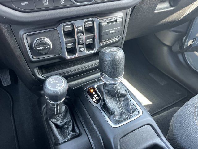 Certified 2026 Jeep Wrangler Unlimited Sahara AWD/4WD image 32