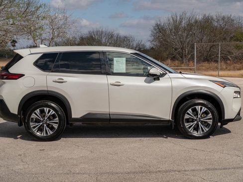 Used 2021 Nissan Rogue SV image 8