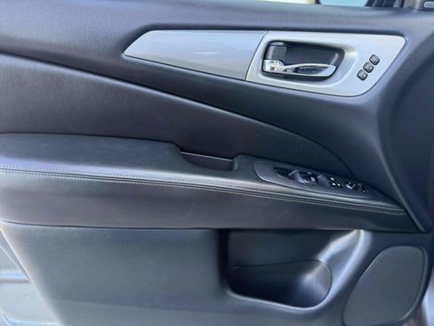Used 2018 Nissan Pathfinder SL w/ Midnight Edition Package FWD image 26