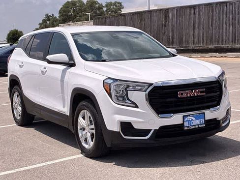 Used 2024 GMC Terrain SLE FWD image 8