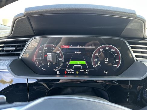 Used 2022 Audi e-tron Premium w/ Convenience Plus Package image 21