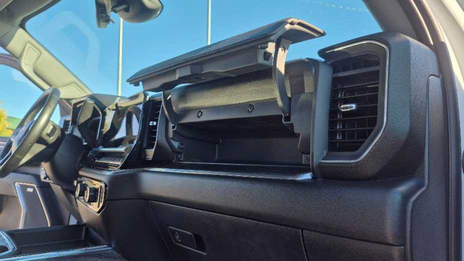 Used 2024 Chevrolet Silverado 2500 LTZ w/ LTZ Convenience Package AWD/4WD image 25