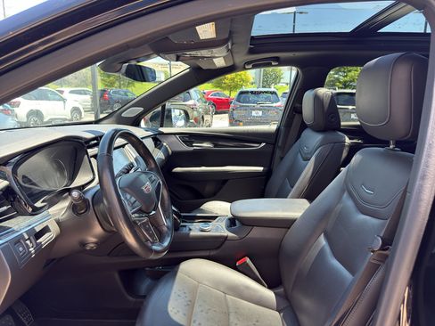 Used 2023 Cadillac XT5 Premium Luxury w/ LPO, Floor Liner Package AWD/4WD image 9