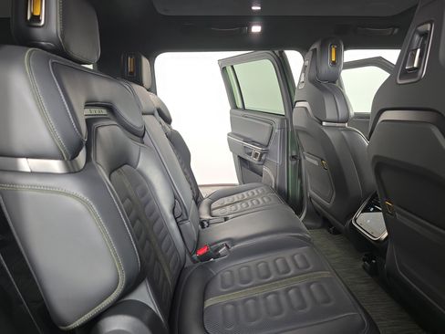 Used 2024 Rivian R1S Adventure AWD/4WD image 23