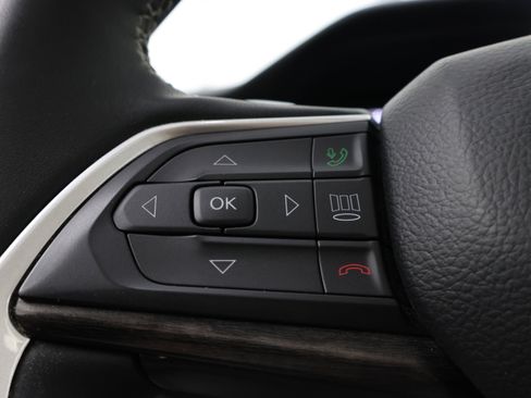 Used 2023 Jeep Grand Cherokee Limited image 16