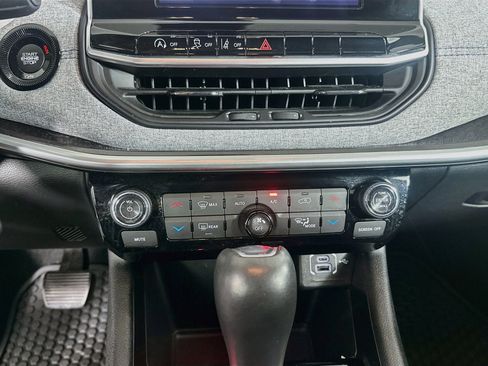Used 2022 Jeep Compass Latitude w/ Convenience Group AWD/4WD image 23