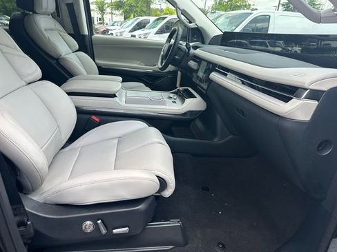 New 2026 Lincoln Navigator Reserve AWD/4WD image 14