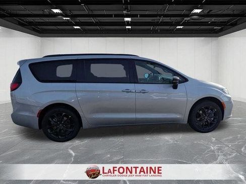New 2026 Chrysler Pacifica Select AWD/4WD image 6