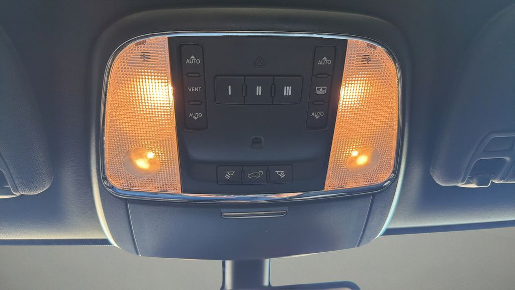 Used 2014 Jeep Grand Cherokee Overland AWD/4WD image 32
