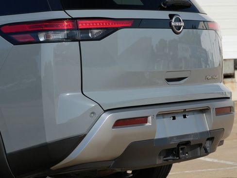 Used 2023 Nissan Pathfinder Platinum FWD image 33
