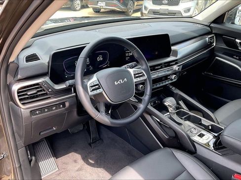 Used 2025 Kia Telluride S AWD/4WD image 14