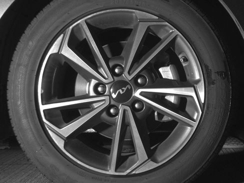 Used 2024 Kia Forte LXS FWD image 24